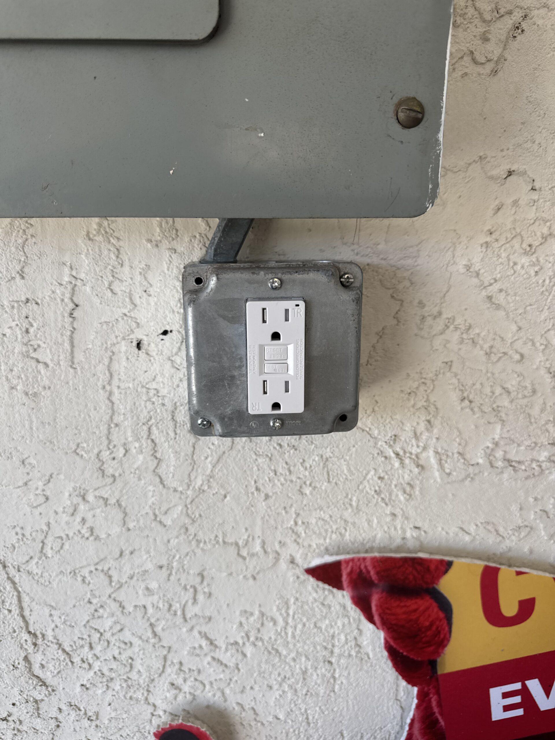 Ground fault circuit interrupter receptacle